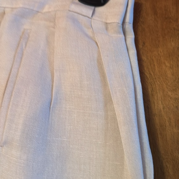 Pleated shorts - Picture 3 of 6